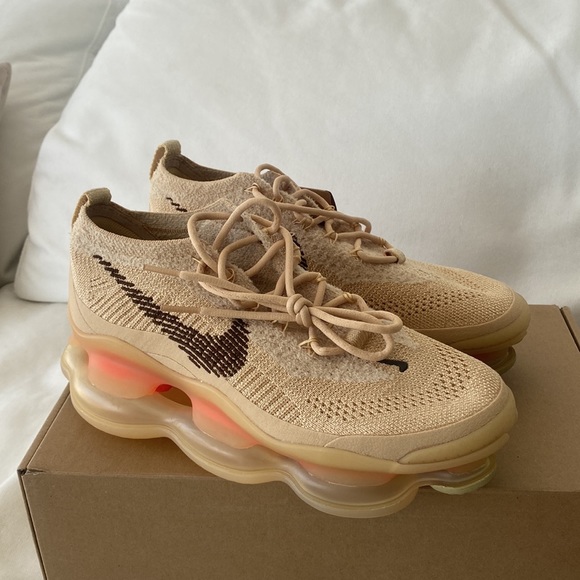 Like new Nike Air Max Scorpion Flyknit - Picture 2 of 4